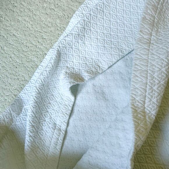 Pottery Barn Matelasse White Embossed Print 24 x 24 Pillow Shams - Set of 2 - Picture 7 of 13